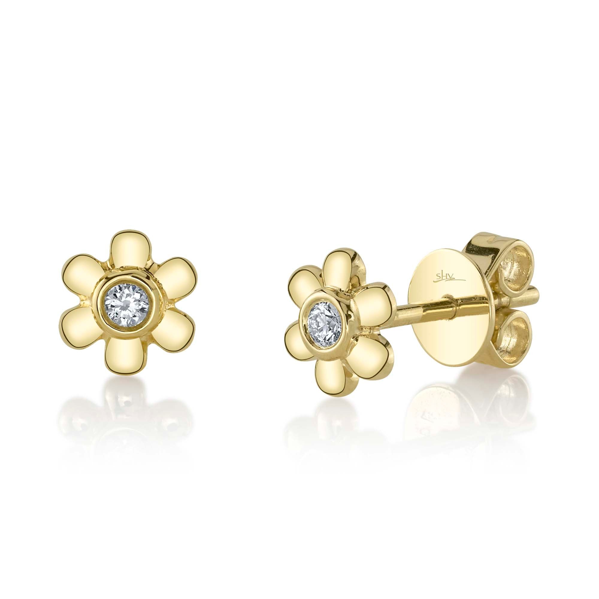 Shy Creation Flower Stud Earrings