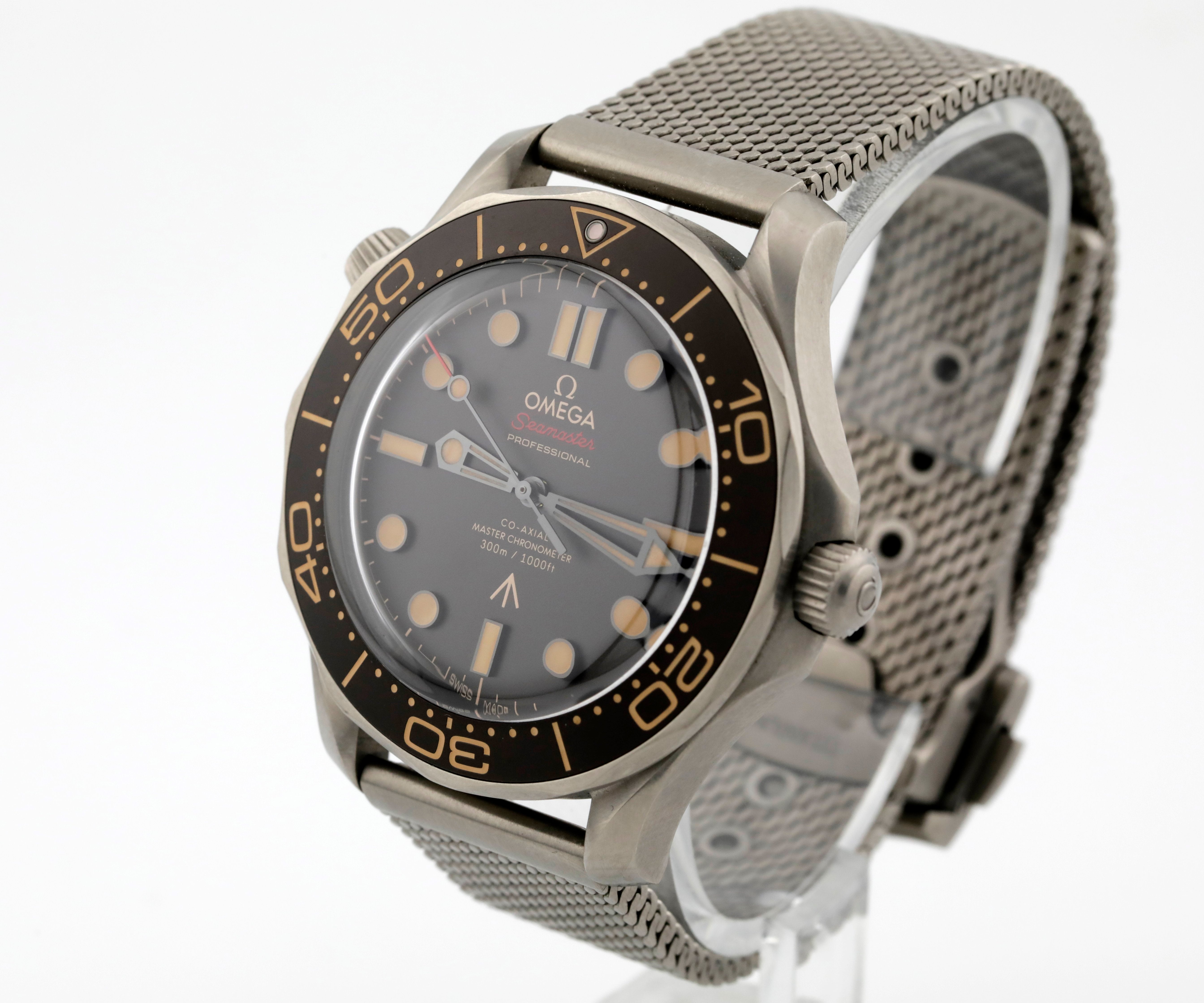 Pre Owned Omega Seamaster Diver 300m 007 Edition ref. 21090422001001