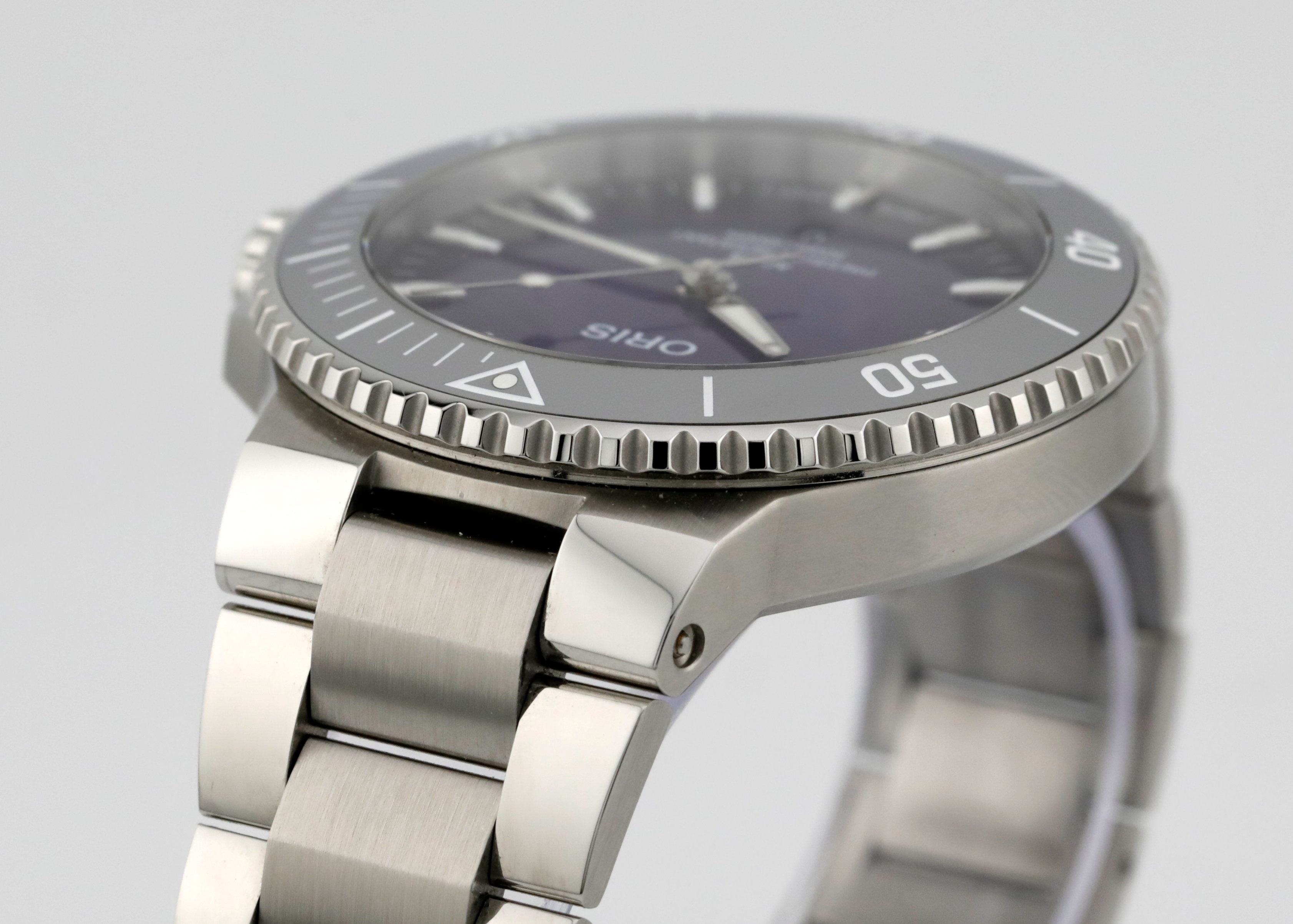 Pre Owned Oris Aquis Date Taste of Summer Ref# 01 733 7789 4158