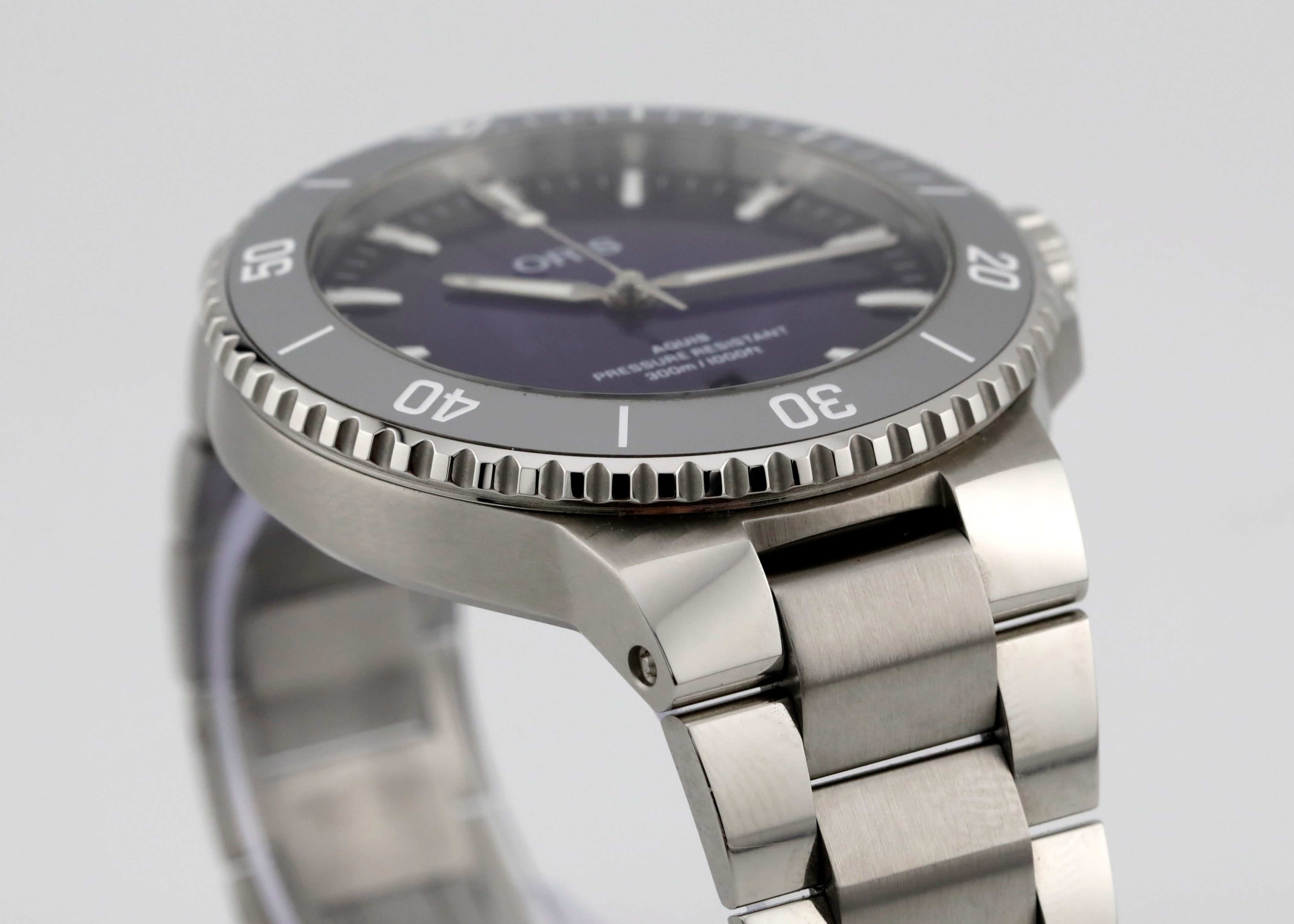 Pre Owned Oris Aquis Date Taste of Summer Ref# 01 733 7789 4158