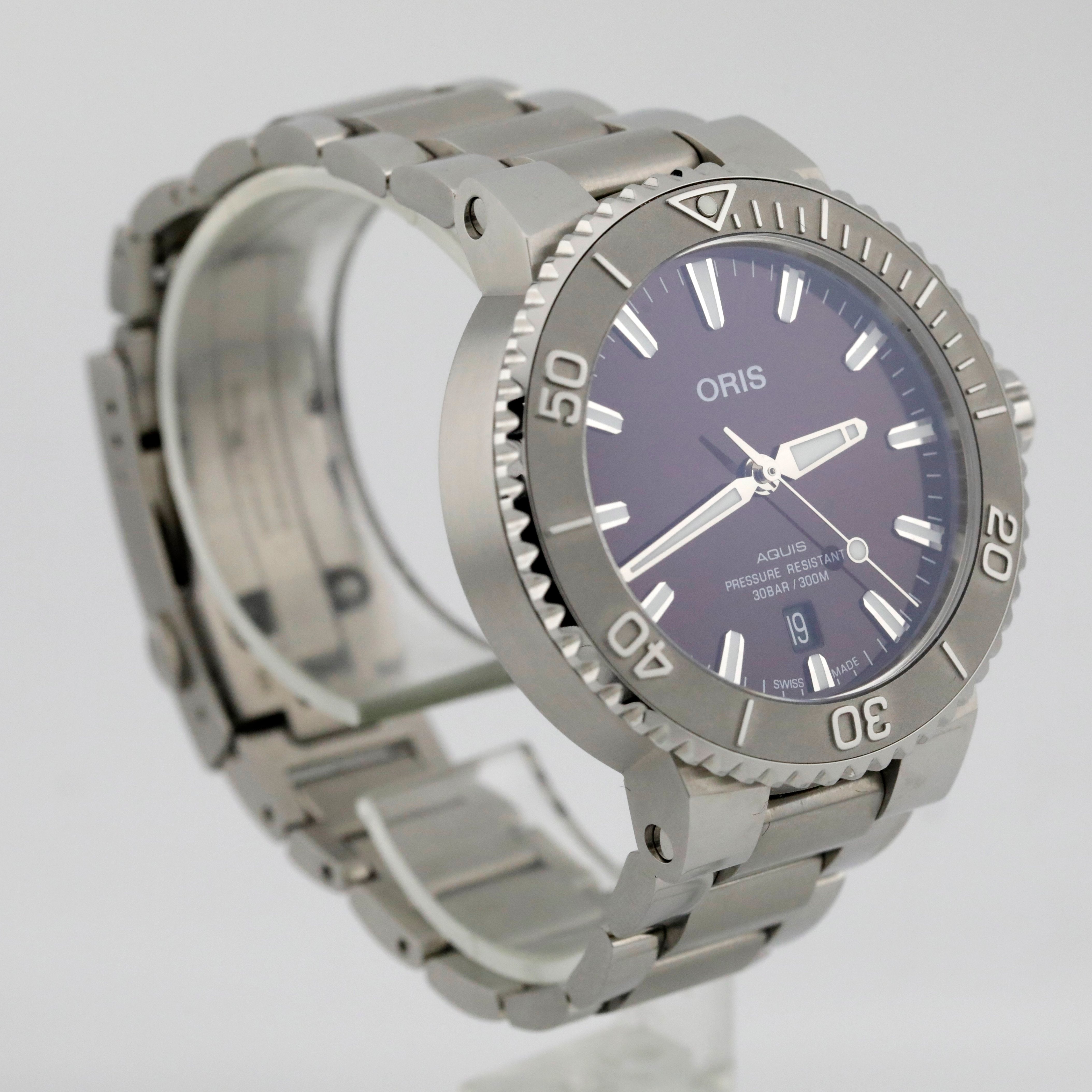 Pre owned oris aquis best sale