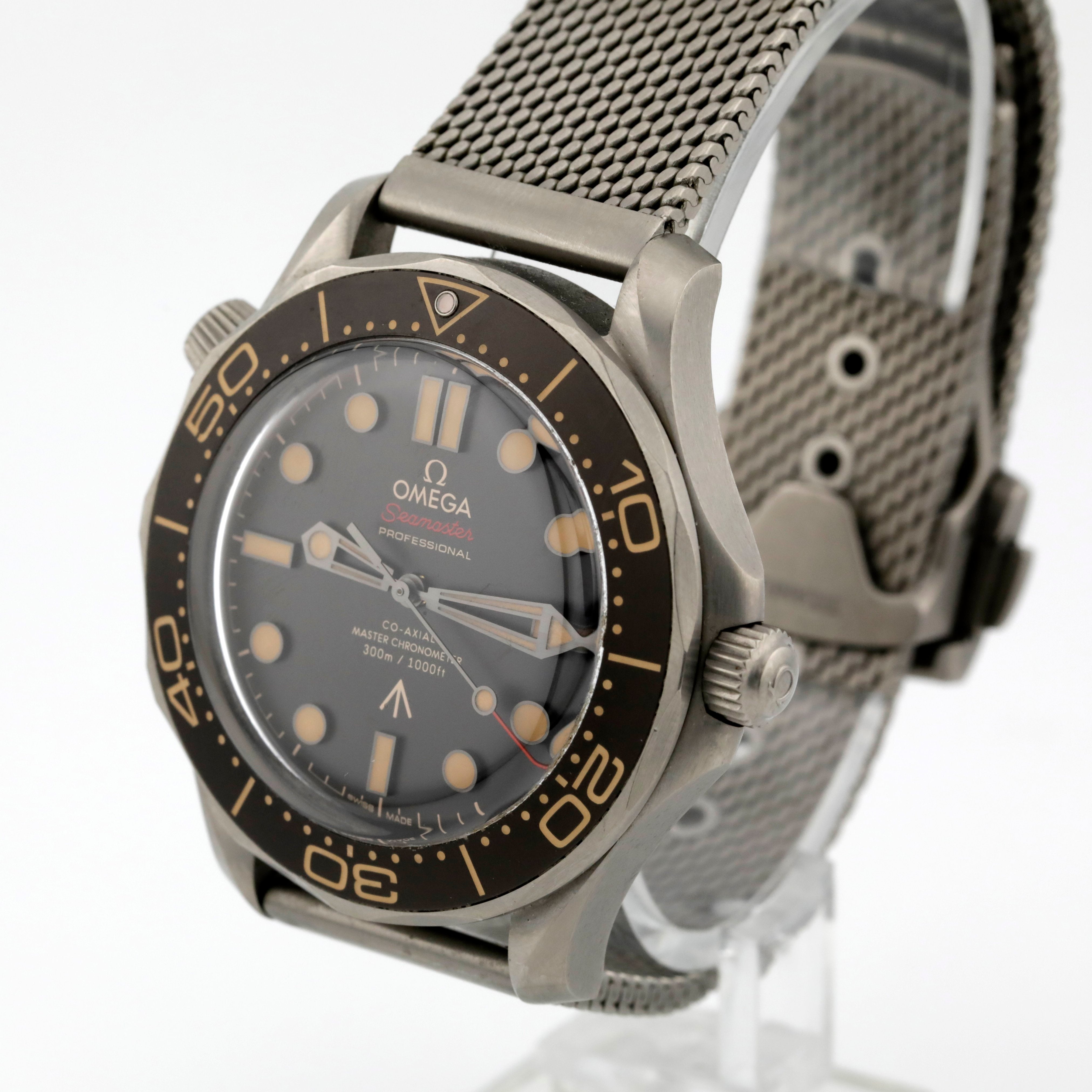 Pre Owned Omega Seamaster Diver 300m James Bond 007 Ref# 21090422001001