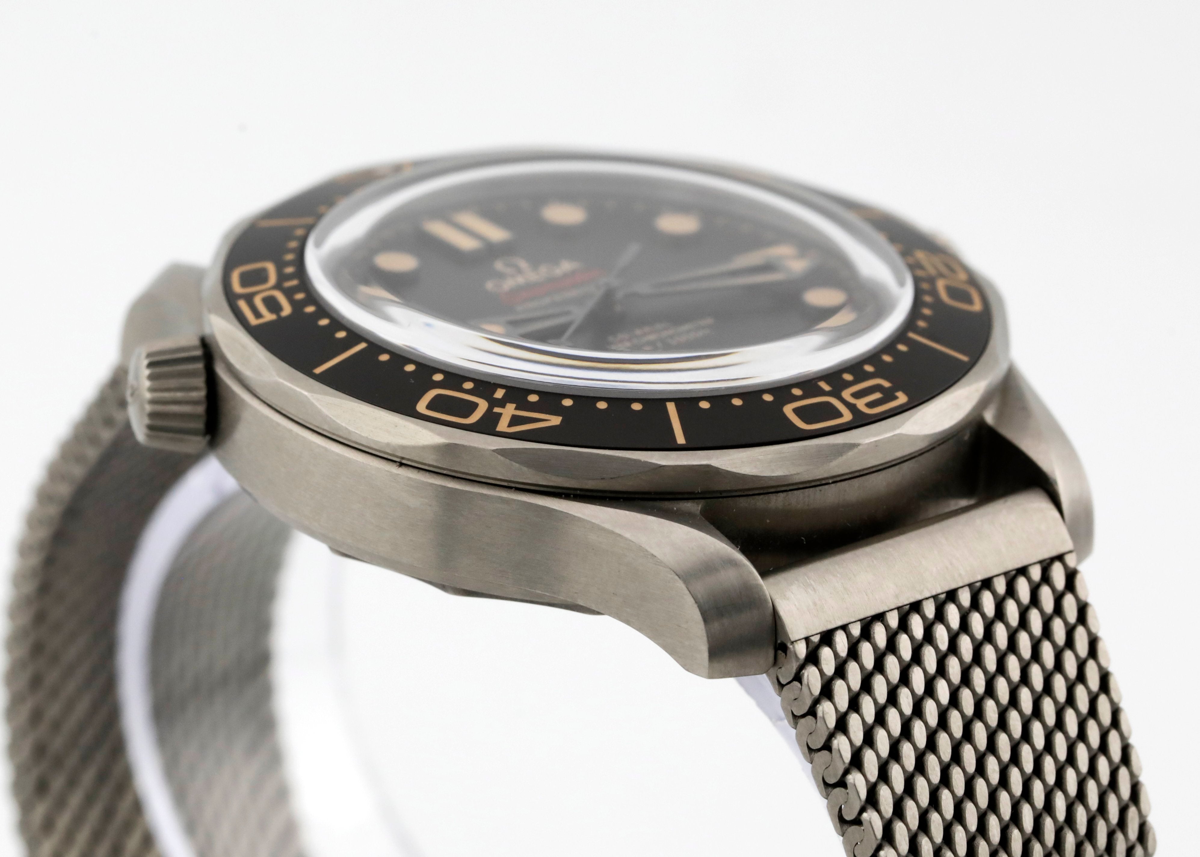 Pre Owned Omega Seamaster Diver 300m 007 Edition ref. 21090422001001
