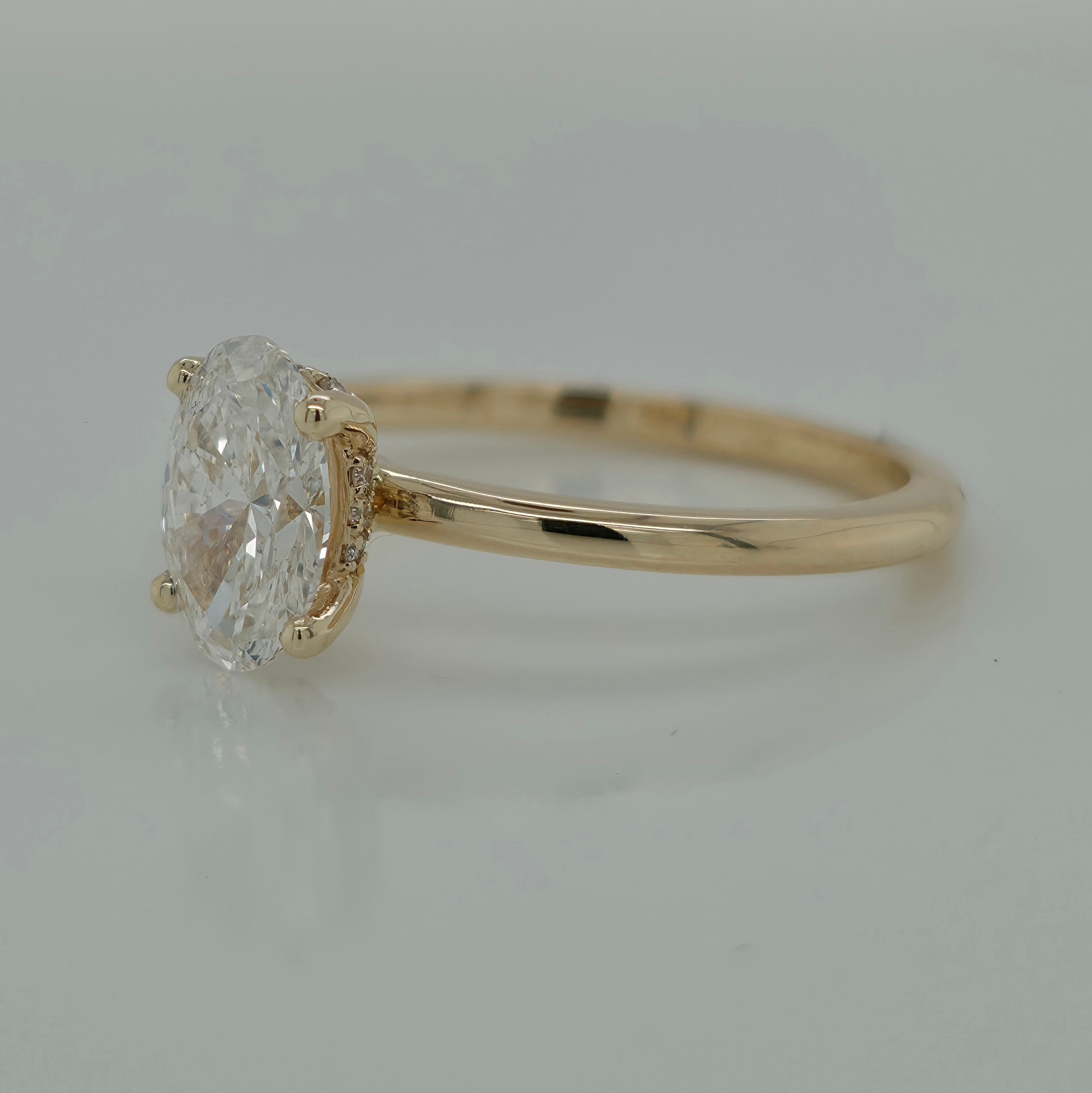 0.95ct Oval Shaped Solitaire Diamond Engagement Ring